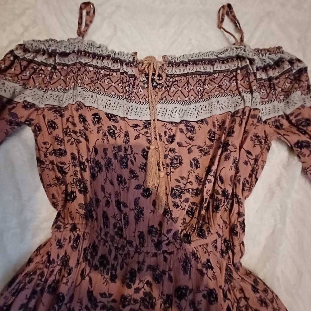 HINT OF BLUSH - Picture 3 of 4